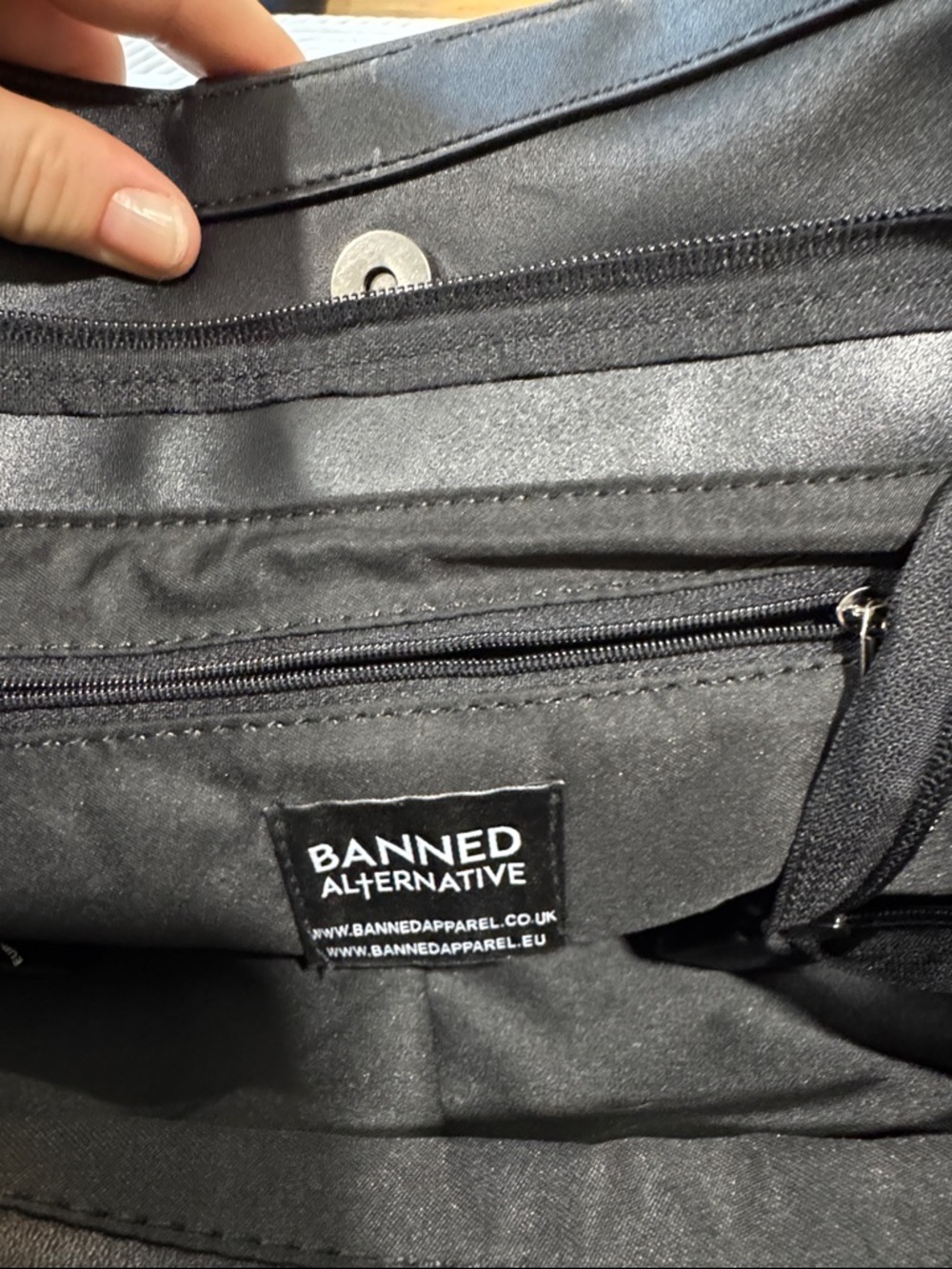 Black Bow Accent Skull Stud Tote Bag banned alternative - Picture 5 of 6